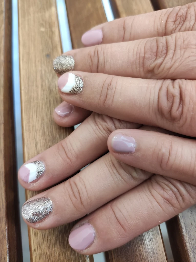 Manicura y pedicura 13
